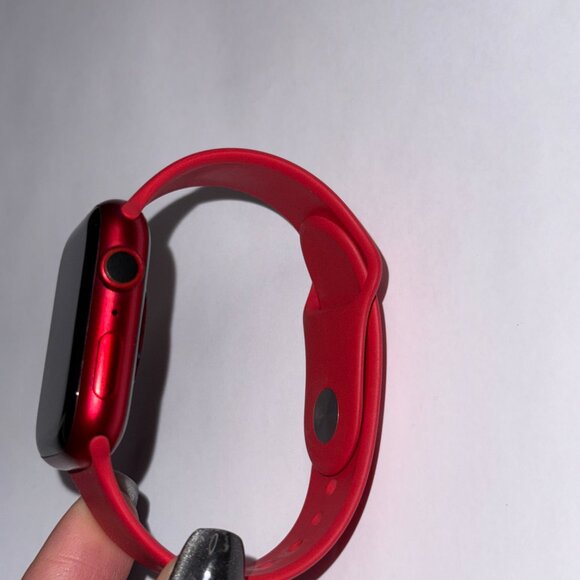 Apple Watch Series 8 (PRODUCT)RED – 45mm GPS + Cellular - Picture 4 of 5